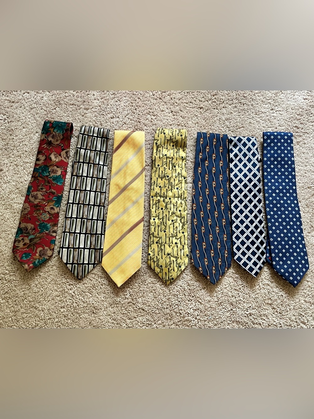 Lot of 7 name brand men’s ties, some are vintage